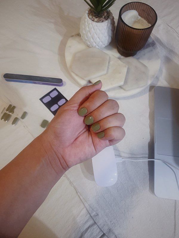 Frnka_semi-cured_gel_nail_wraps_sage_Australia