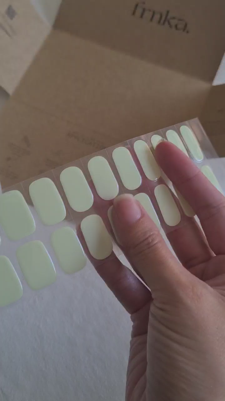 Manicure Semi Cured Gels - Campeche (Barely Lime)